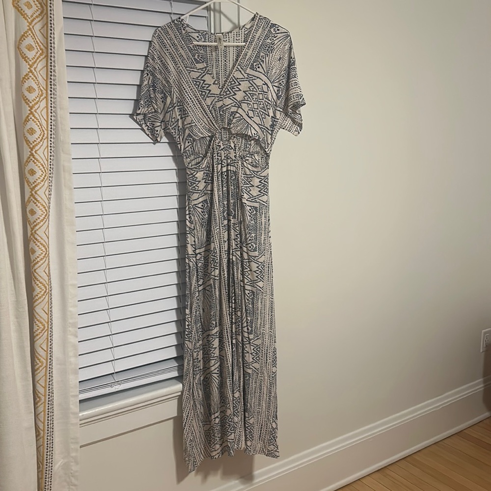 Mahina sz medium maxi dress blue and white print
